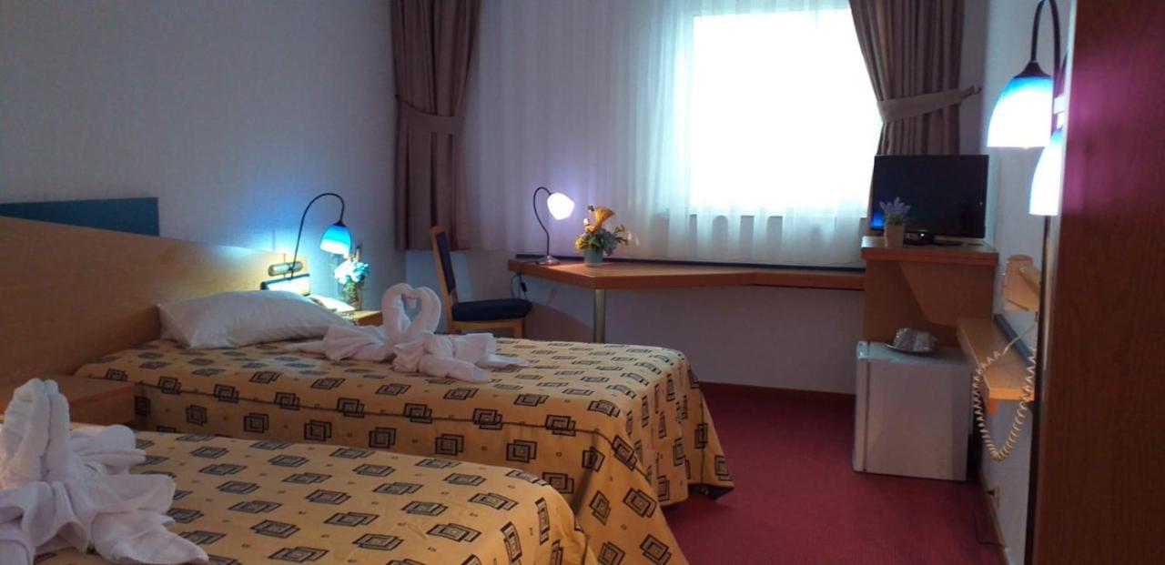 Iris Hotel Bors Dış mekan fotoğraf